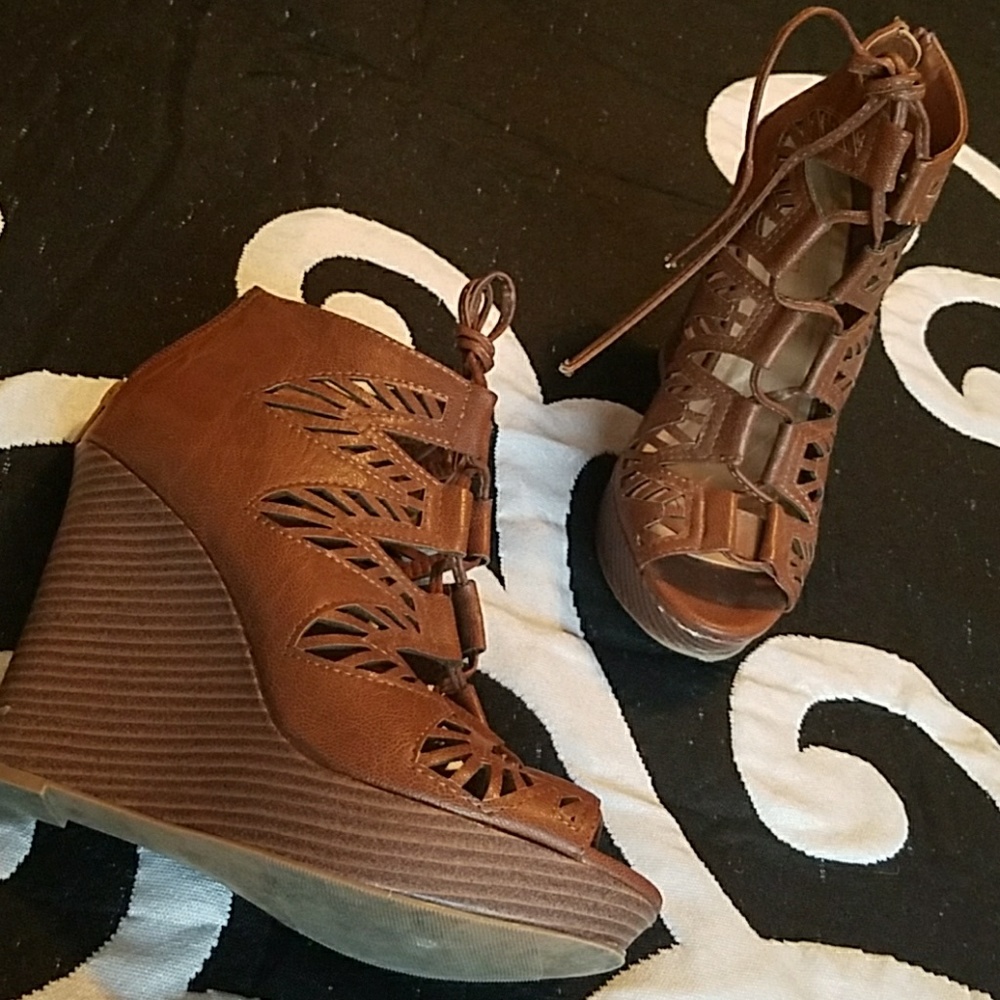 Jasmin wedges